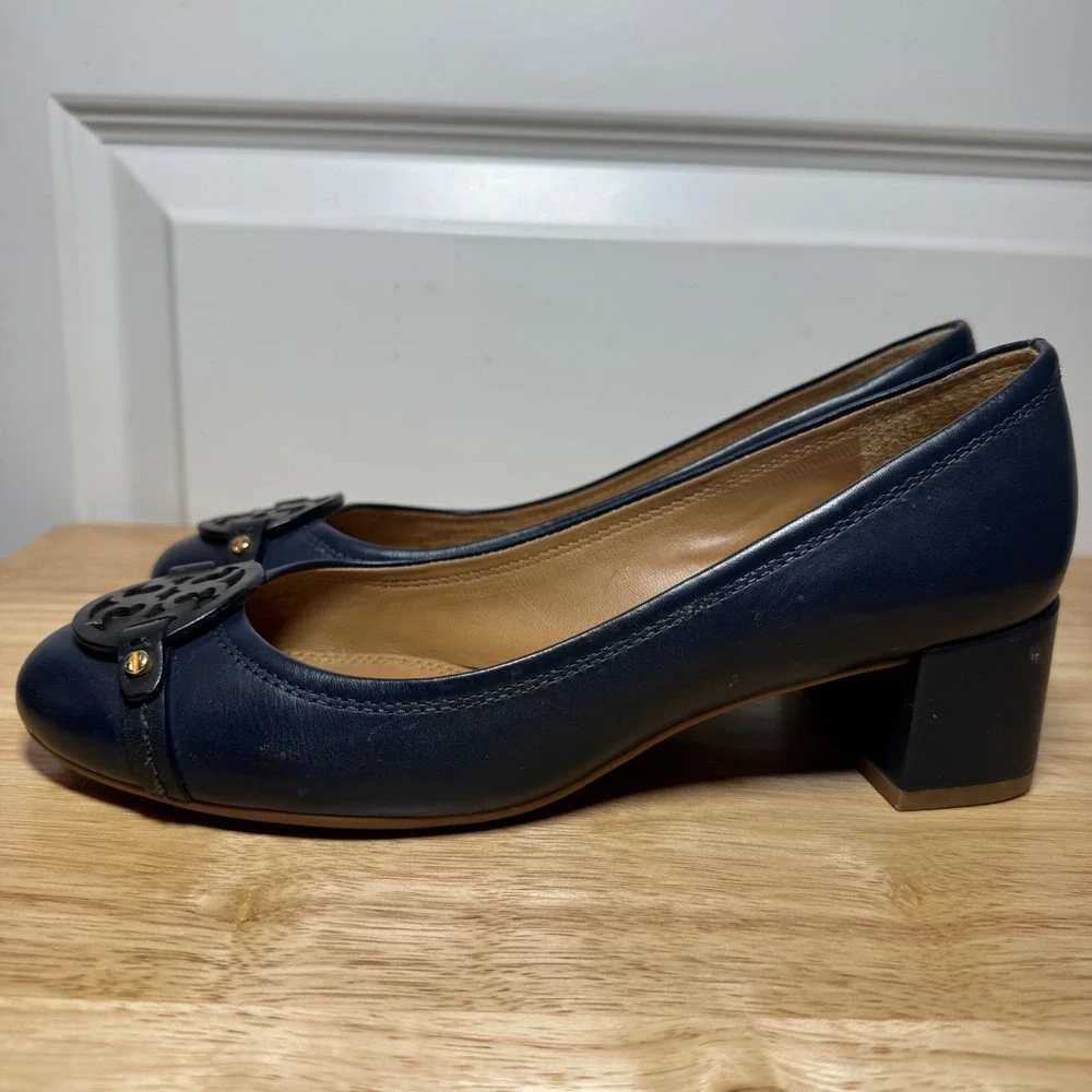Tory Burch Navy Blue Leather Block Heel Logo Medallion Pumps 57985 Womens 8M